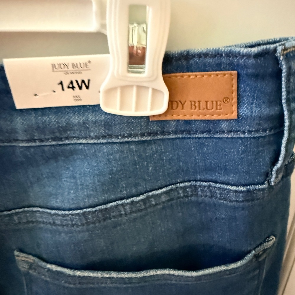 Judy Blue Boyfriend Jeans Size 14W NWT Button Fly Distressed High Waist JB88526 - Picture 9 of 10